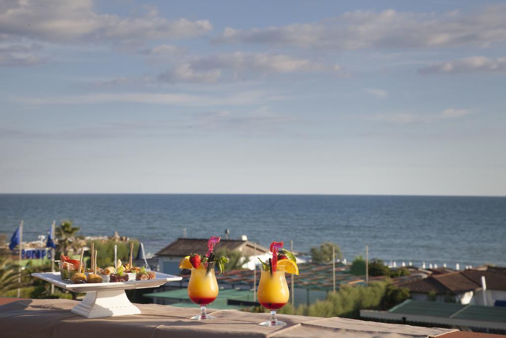 Classic Double Room with Balcony,188787689:JPEG